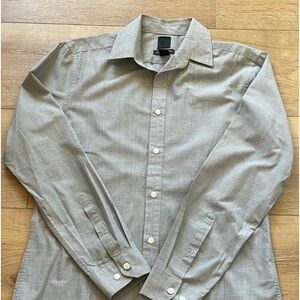 H&M Men’s long sleeved slim fit button up shirt. Size Medium. Great condition.